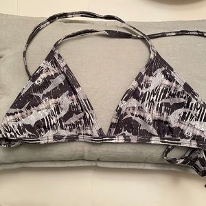 Jolyn Triangle Top Size M